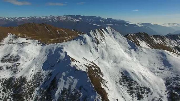 嘉金雪山到中国四川的鸟瞰图，4k