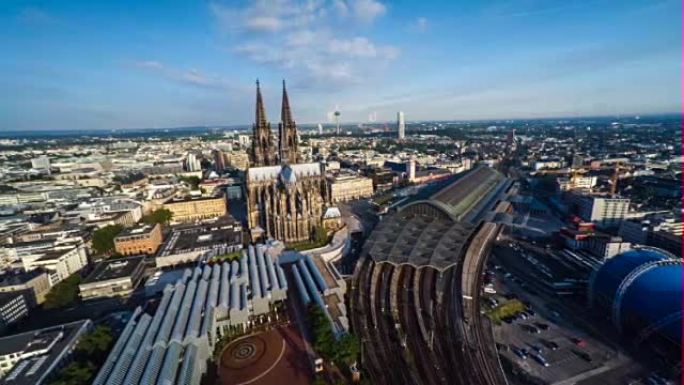 空中: 德国科隆欧式建筑老师地铁列车天际