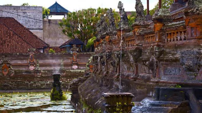 巴厘岛印度教寺庙的SLO MO喷泉和池塘