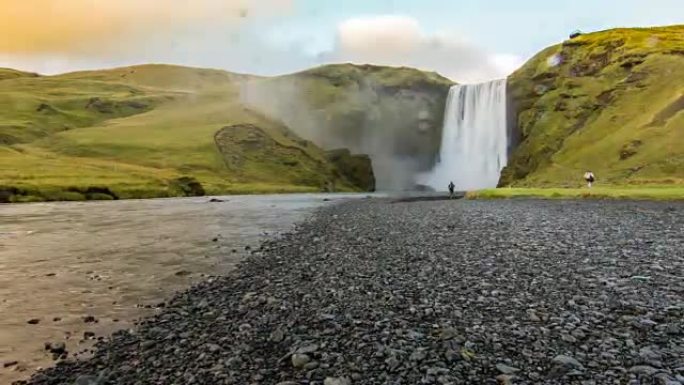 冰岛Skogafoss瀑布的T/L游客