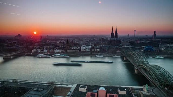 德国，北莱茵-威斯特法伦州，科隆，傍晚时分与科隆大教堂和科洛纽斯一起欣赏城市景观-时间流逝