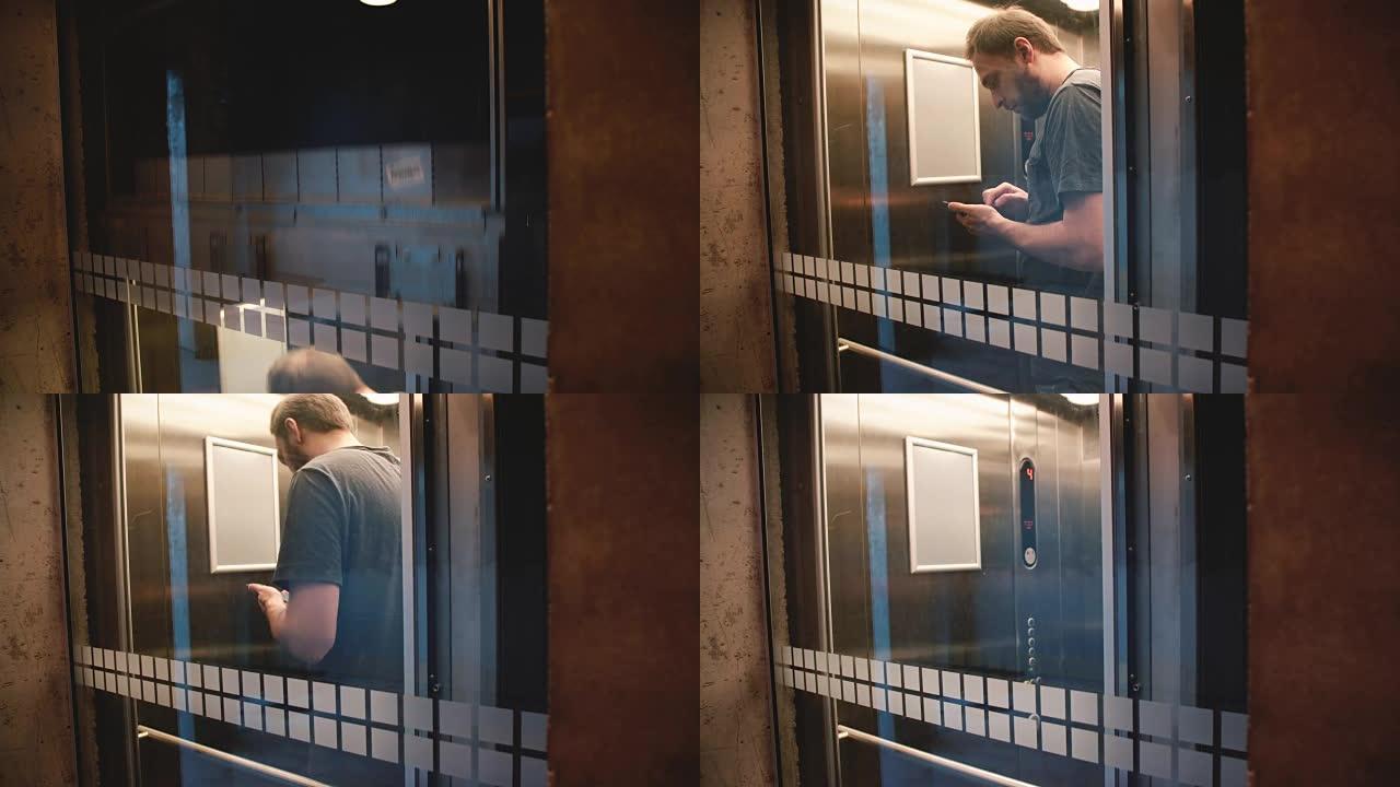 快乐休闲高加索男性自由职业者骑着透明玻璃电梯，门打开，他用智能手机走出去