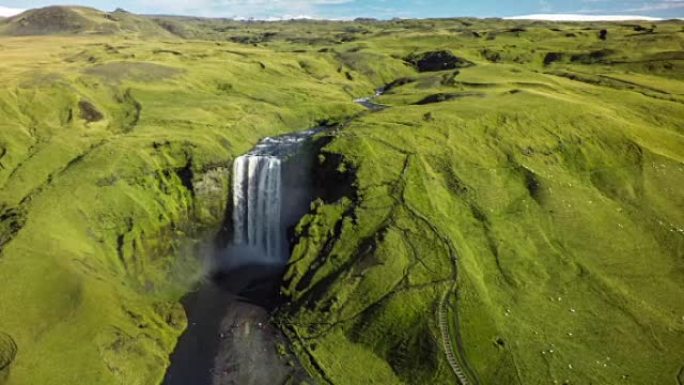 带有Skogafoss瀑布的空中冰岛景观