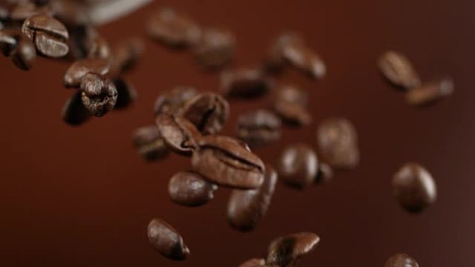 咖啡豆掉落散落