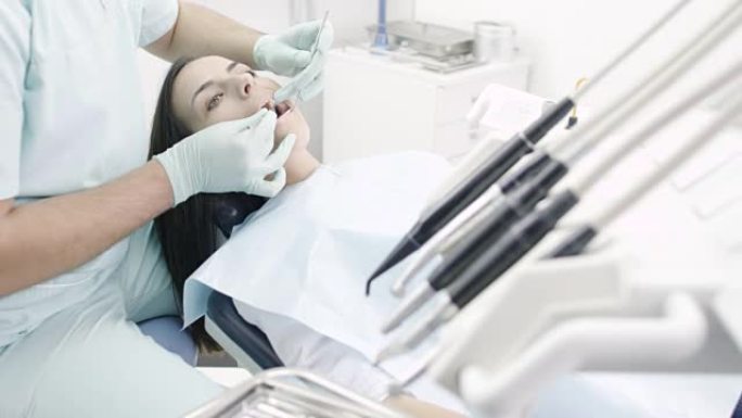 牙医的女人牙科医生医院拔牙种牙洗牙