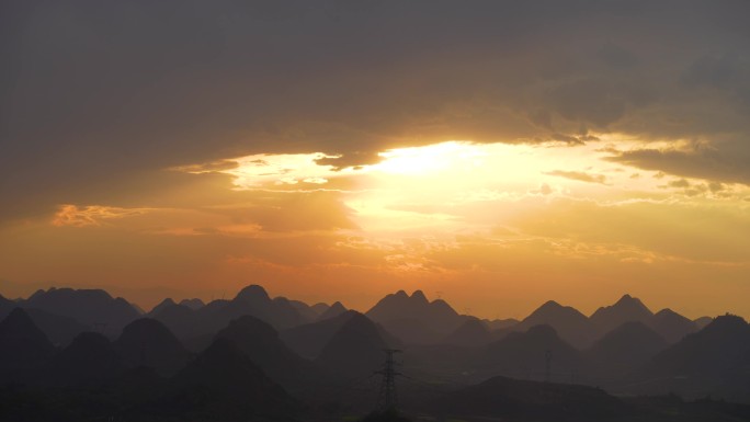 阳光云延时摄影太阳突破云层天气变化云翻滚