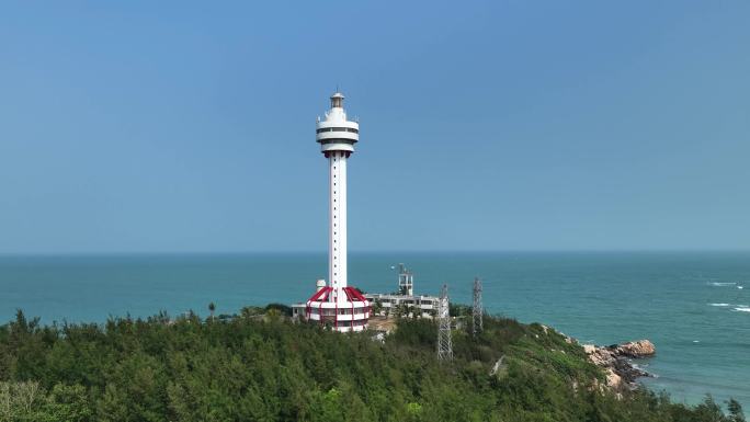 航拍海南木兰湾海岸边灯塔 瞭望台