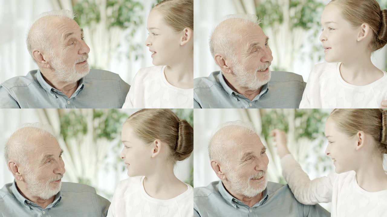 年轻女孩和祖父偎依快乐欢乐