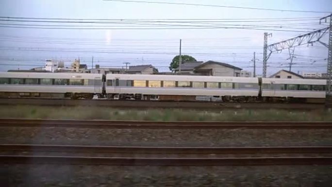 在日本乘坐火车旅行