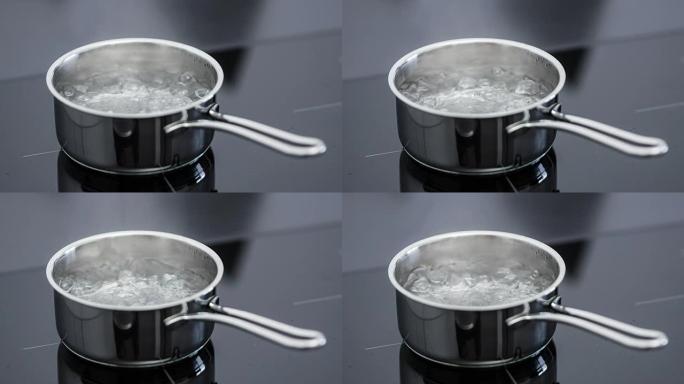 在小锅里煮沸的水小锅里煮沸的水烧开水