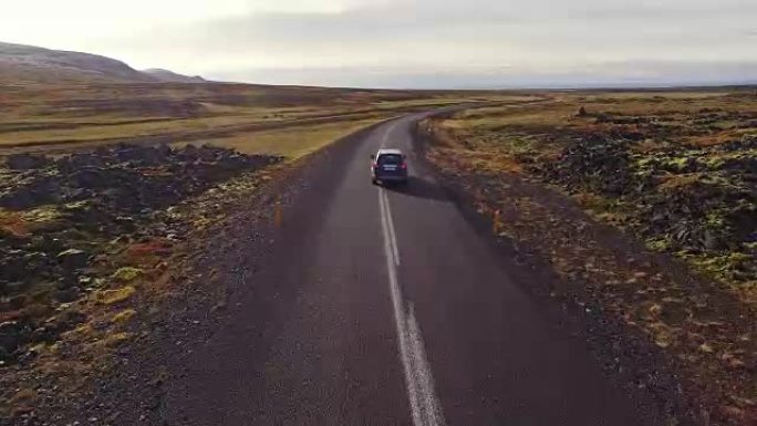 空中汽车驶过冰岛的乡村