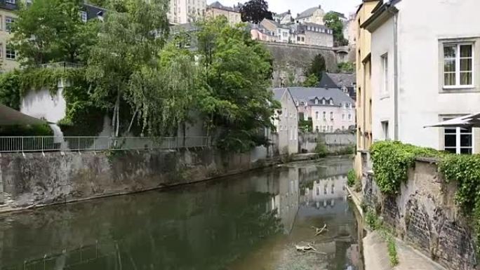 平移镜头: 卢森堡市格伦德老城城市景观