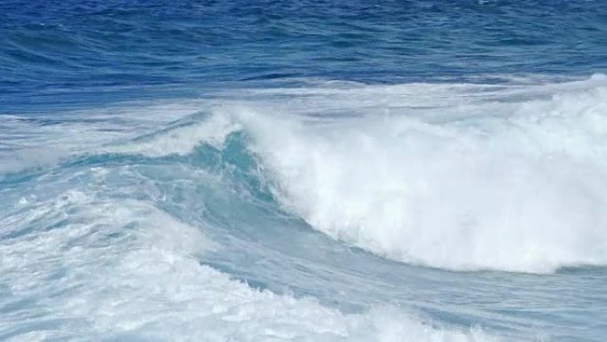 海浪在公海上破裂波浪冲浪海水