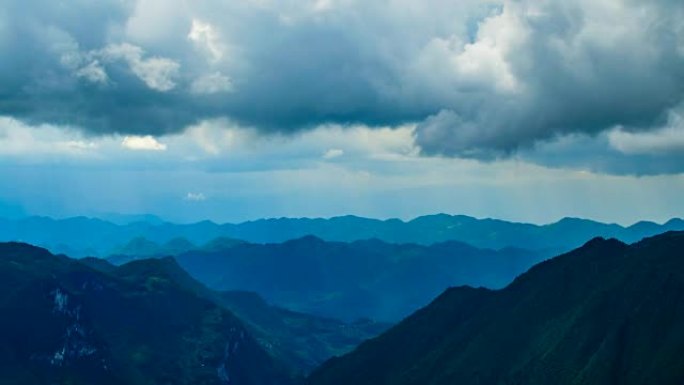 山云，时间流逝翻滚流动崇山峻岭傍晚日落