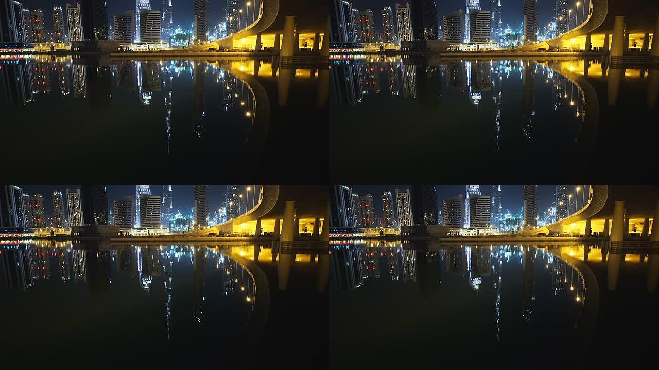 迪拜夜景倒影在水中