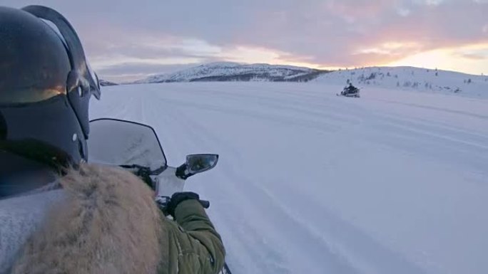 POV在挪威使用雪地摩托超速行驶