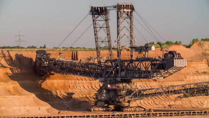 巨型挖掘机采矿石矿矿场采掘开采