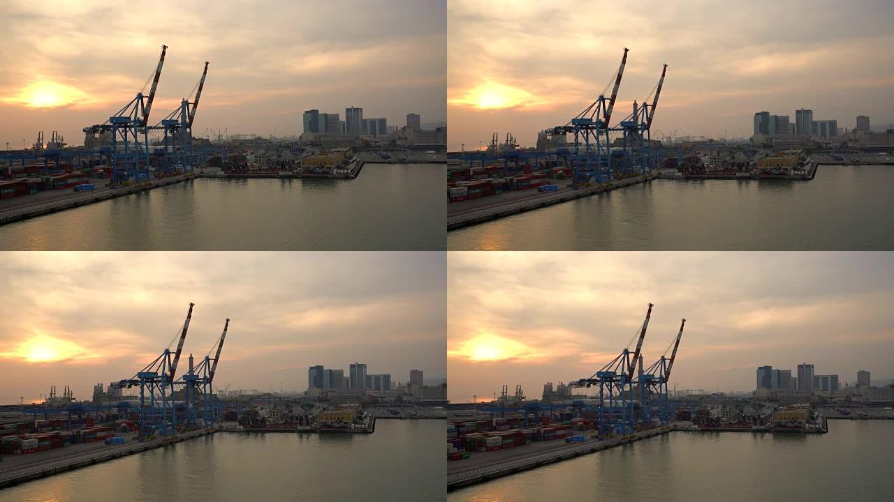 日落时热那亚港口的WS起重机