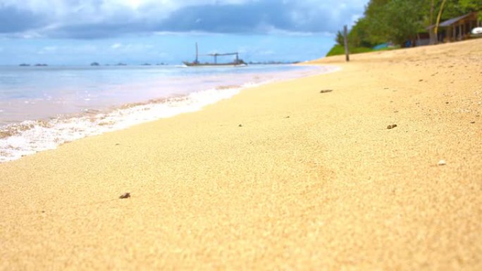 SLO MO海浪拍打巴厘岛沙滩