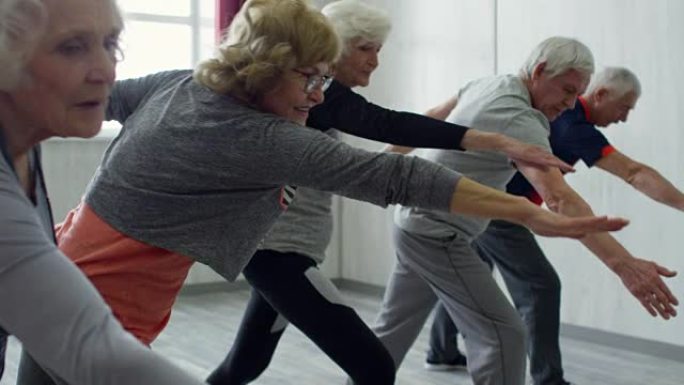 老年人做侧弯运动老年人做侧弯运动健身