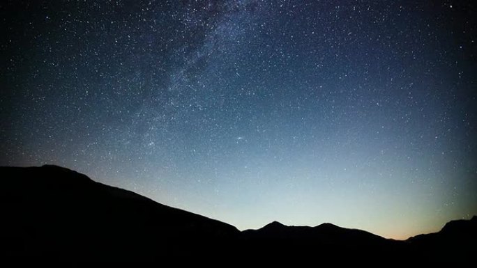 银河系与月出夜晚浩瀚宇宙星辰星空