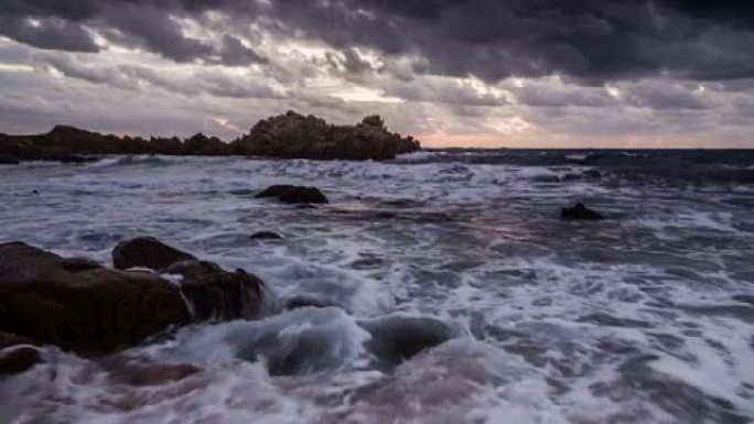 海上的暴风云大海边浪花海岛拍打石头礁石