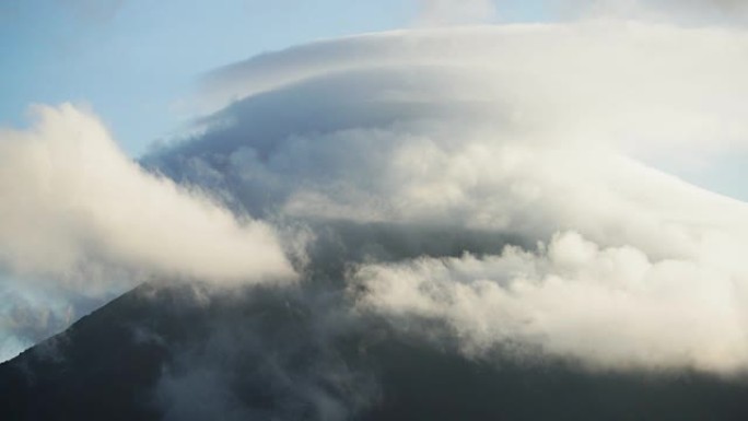 阿雷纳火山上空形成的MS云