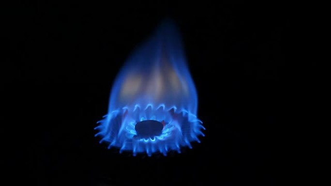 炉子上的气体燃烧燃气灶火苗蓝色火焰