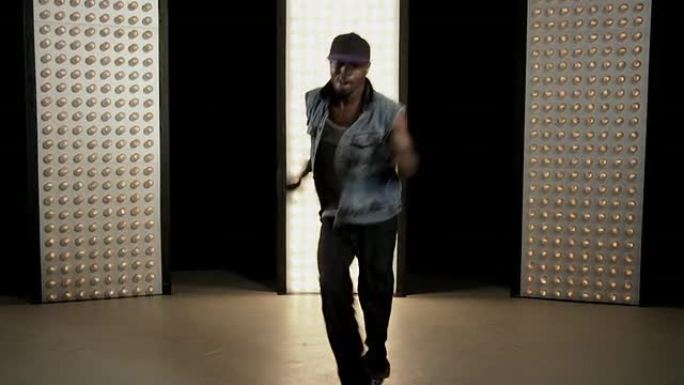 霹雳舞者外国人男模特嘻哈街舞跳舞蹈