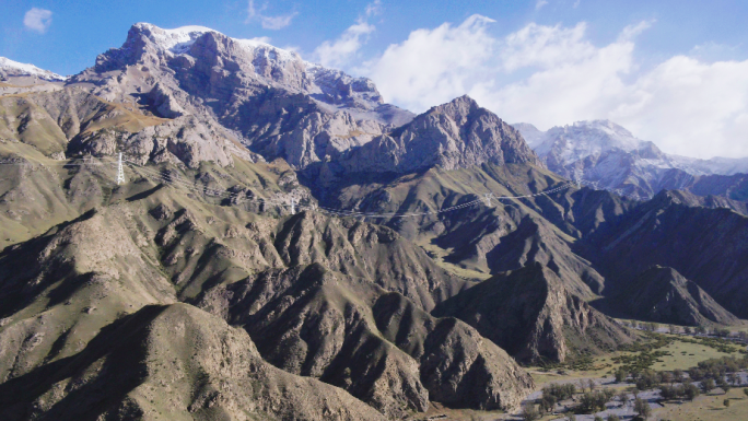 航拍新疆天山风景 旅游游玩