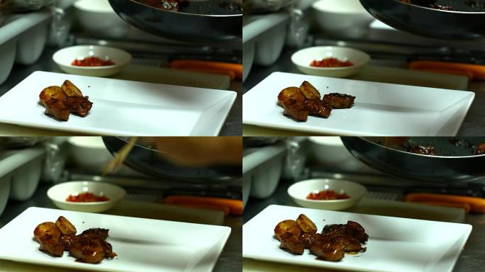 4K: 厨师用夹钳将肉放在磁盘上