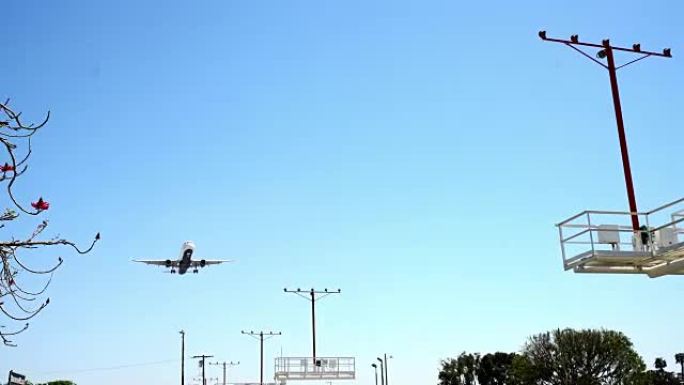 WS喷气式飞机降落在洛杉矶国际机场