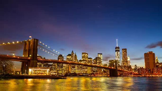 布鲁克林大桥和曼哈顿下城夜间的天际线