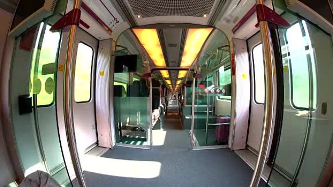 在马来西亚吉隆坡运行的高速列车内。