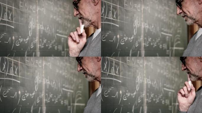 教授在黑板上写字