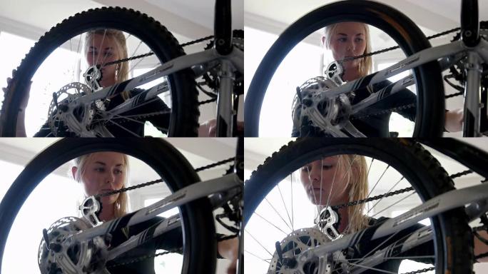 自行车齿轮的女孩自行车齿轮的女孩