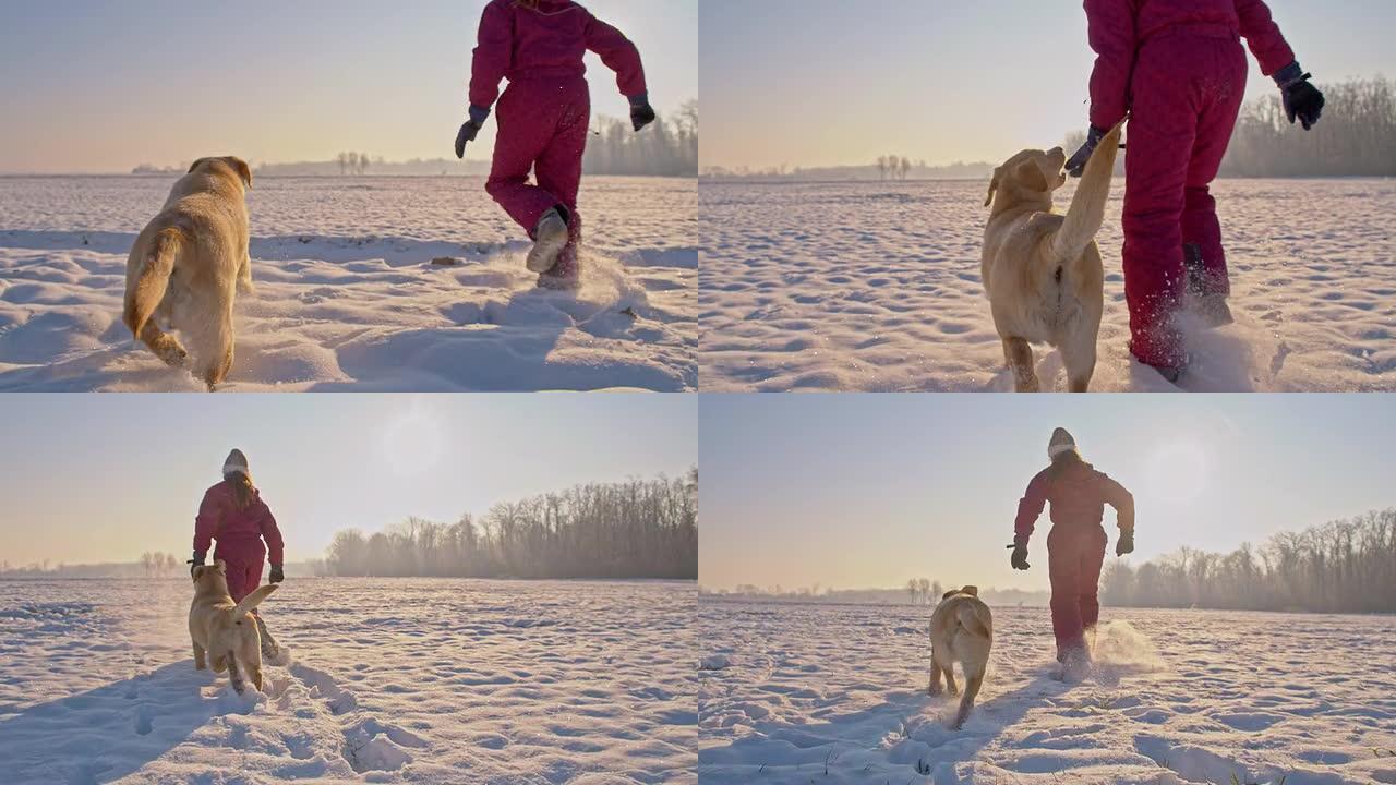 TS女孩与小狗在雪地里奔跑