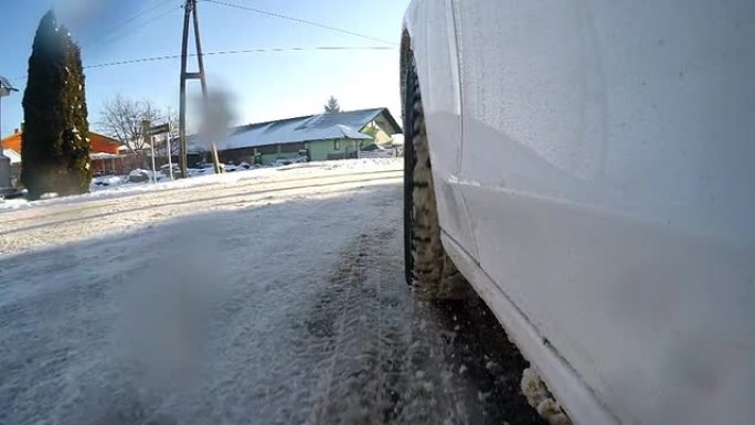 雪地里的车轮