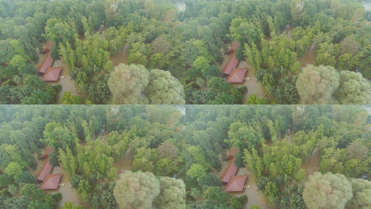 森林里被空中淹没的房屋