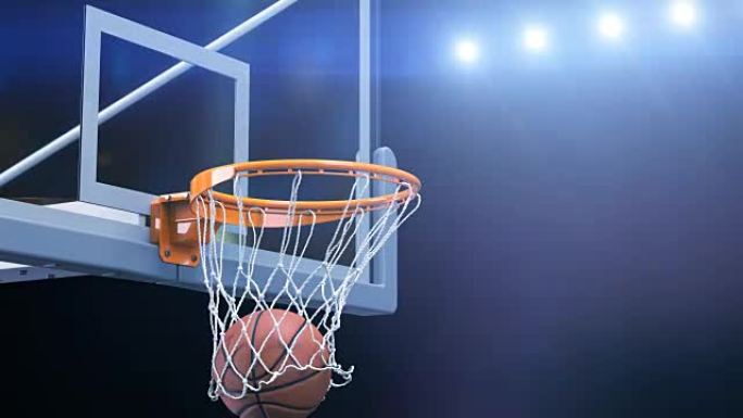 美丽的篮球球击中篮网慢动作特写镜头飞行。球飞成带有蓝色体育场灯的篮球架。运动概念3d动画