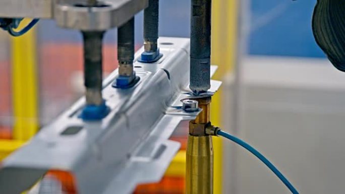 SLO MO电阻焊机焊接一块金属的螺母