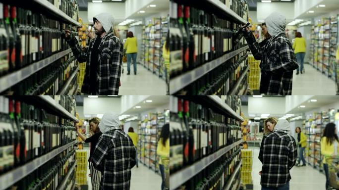 男子在超市偷酒瓶男人偷东西