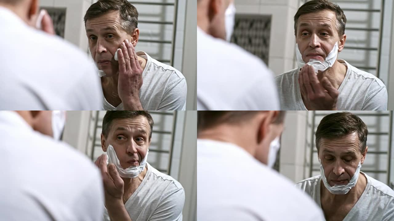 男人在脸上涂剃须膏