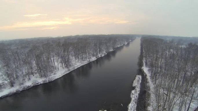 高清合力: 冬天美丽的河流