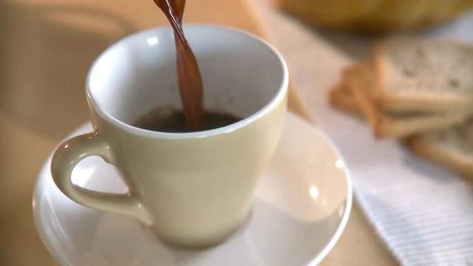 咖啡倒咖啡陶瓷咖啡杯子