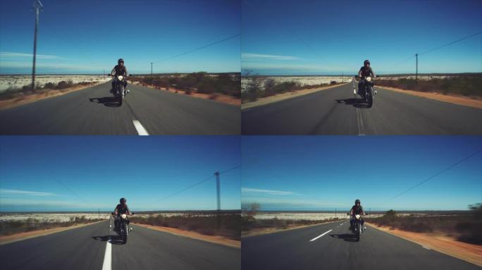男子在高速公路上驾驶摩托车