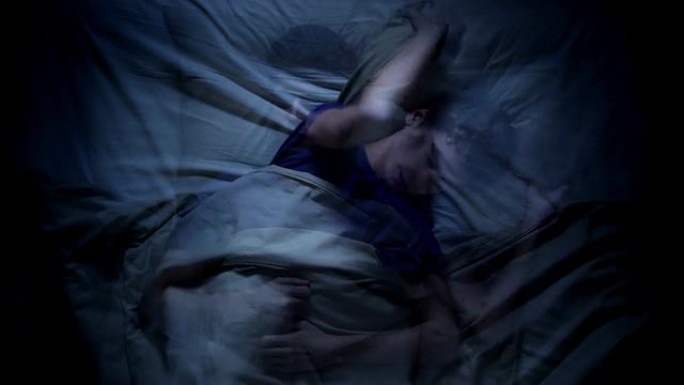 失眠睡眠问题外国男人失眠辗转反侧