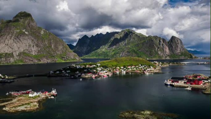 飞越挪威罗弗滕群岛的Reine渔村