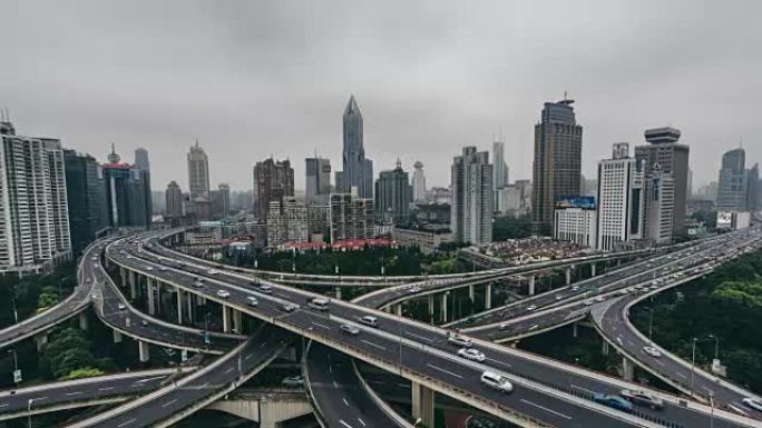 中国上海繁忙路口的T/L WS HA ZI鸟瞰图