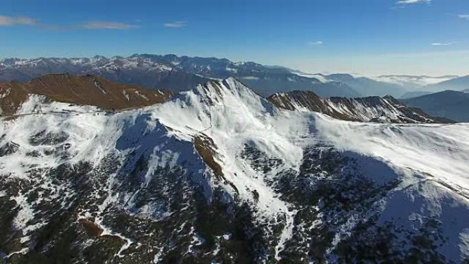 嘉金雪山到中国四川的鸟瞰图，4k
